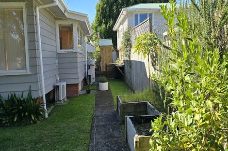Photo of property in 27 Graham Avenue, Te Atatu Peninsula, Auckland, 0610