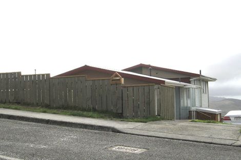 Photo of property in 67 Ruskin Road, Newlands, Wellington, 6037