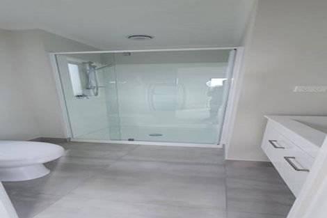 Photo of property in 33 Red Hills Road, Massey, Auckland, 0614