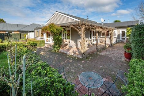 Photo of property in 130 Memorial Avenue, Burnside, Christchurch, 8053