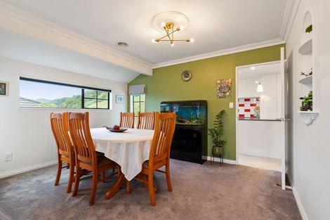 Photo of property in 16 Ordley Grove, Tawa, Wellington, 5028