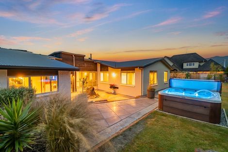 Photo of property in 41 Mount Marua Way, Timberlea, Upper Hutt, 5018