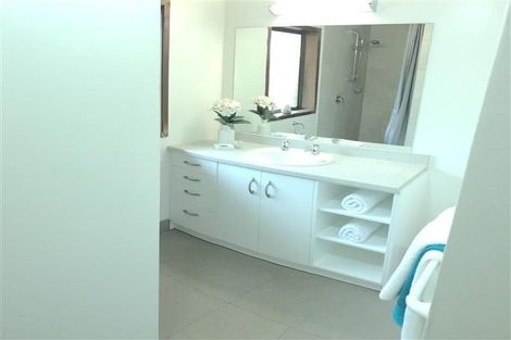 Photo of property in 4/4 Beach Road, Orewa, 0931