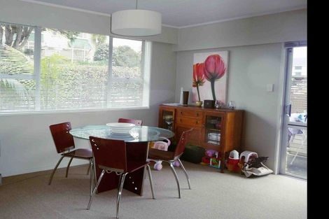 Photo of property in 2/237 Courtenay Street, Strandon, New Plymouth, 4312