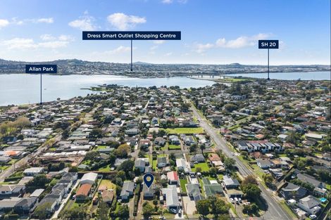 Photo of property in 9 Muir Avenue, Mangere Bridge, Auckland, 2022