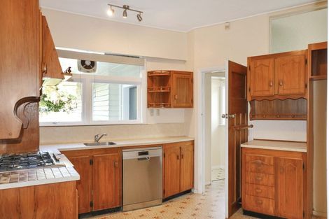 Photo of property in 22 Saint Albans Grove, Woburn, Lower Hutt, 5010