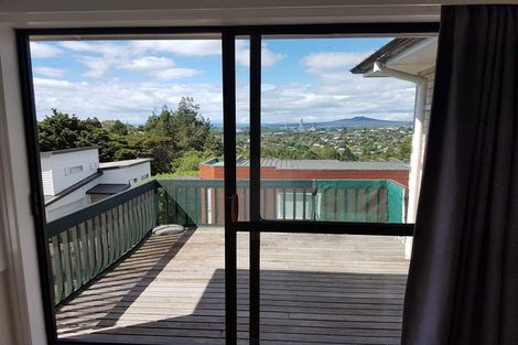 Photo of property in 1/177 Glenfield Road, Hillcrest, Auckland, 0627