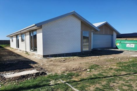 Photo of property in 32 Sandhurst Drive, Papamoa Beach, Papamoa, 3118