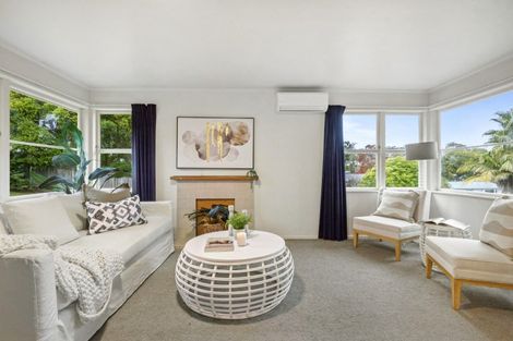 Photo of property in 72 Blakeborough Drive, Forrest Hill, Auckland, 0620