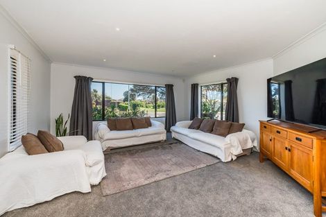 Photo of property in 139 Guildford Drive, Paraparaumu Beach, Paraparaumu, 5032