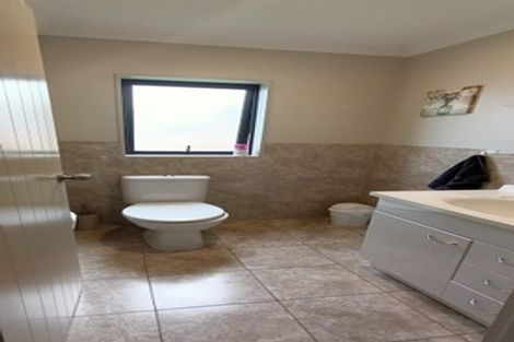 Photo of property in 25 Andover Way, Goodwood Heights, Auckland, 2105