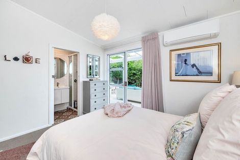 Photo of property in 1/6 Tyne Road, Forrest Hill, Auckland, 0620