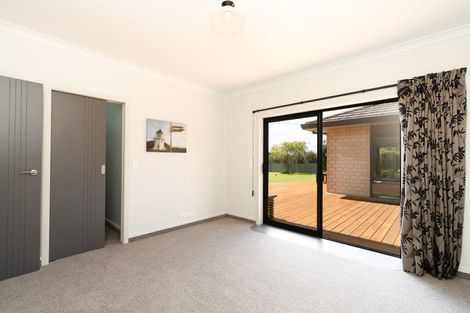 Photo of property in 347a Tararua Road, Levin, 5571