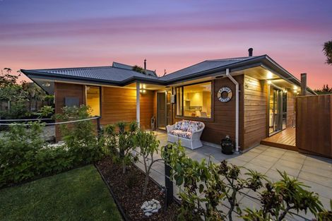 Photo of property in 27 Reserve Road, Waikuku Beach, 7473