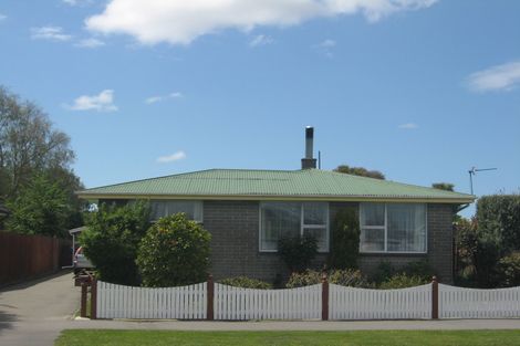 Photo of property in 32 Reynolds Avenue, Bishopdale, Christchurch, 8053