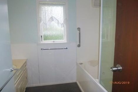 Photo of property in 2 Nielsen Place, Massey, Auckland, 0614