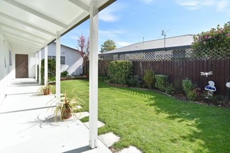 Photo of property in 21 Honeysuckle Place, Northcote, Christchurch, 8052