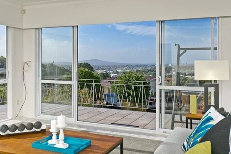 Photo of property in 7 Girrahween Drive, Totara Vale, Auckland, 0629