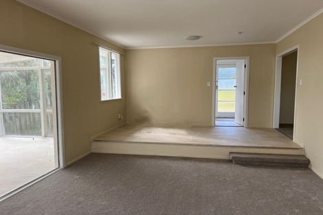 Photo of property in 73 Totaravale Drive, Totara Vale, Auckland, 0629