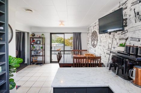 Photo of property in 16 Dunk Place, Milson, Palmerston North, 4414