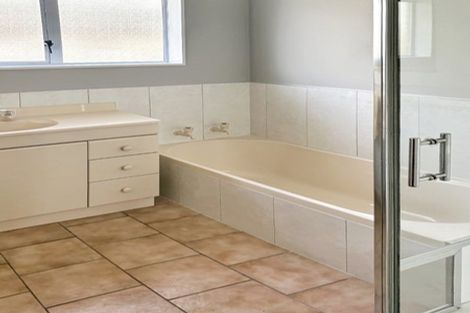 Photo of property in 4 Knightsbridge Place, Taradale, Napier, 4112