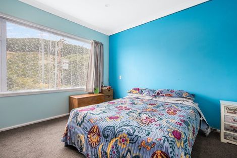 Photo of property in 16 Raroa Terrace, Tawa, Wellington, 5028