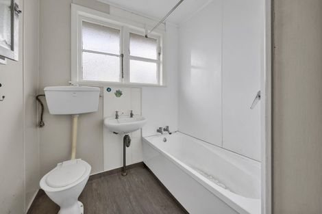 Photo of property in 32b Seaview Road, Marfell, New Plymouth, 4310