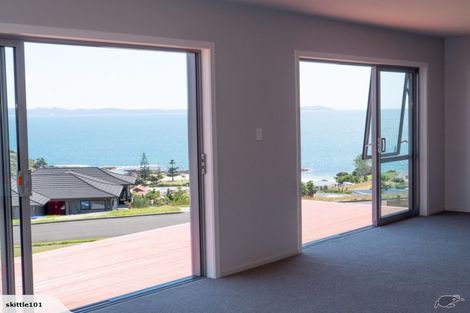 Photo of property in 3 Sunrise Place, Cable Bay, 0420