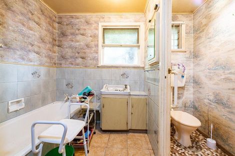 Photo of property in 98 Wharf Road, Te Atatu Peninsula, Auckland, 0610