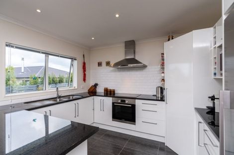 Photo of property in 10 Stace Hopper Drive, One Tree Point, 0118