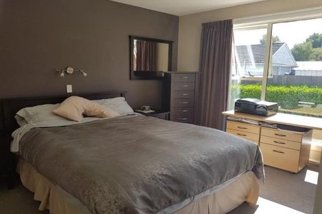 Photo of property in 41 Burnside Crescent, Burnside, Christchurch, 8053