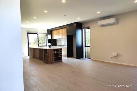 Photo of property in 4 Chatsworth Crescent, Pakuranga Heights, Auckland, 2010