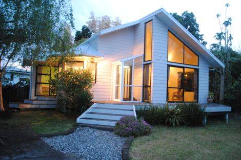 Photo of property in 26 Yeovil Road, Te Atatu Peninsula, Auckland, 0610