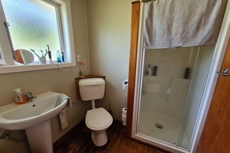 Photo of property in 21 Richmond Hill, Glenside, Wellington, 6037