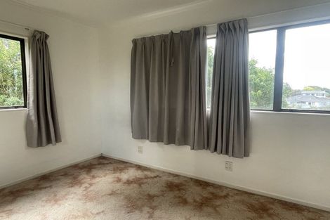 Photo of property in 4 Heversham Place, Glendene, Auckland, 0602