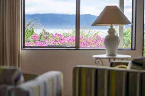 Photo of property in 43 Field Way, Waikanae Beach, Waikanae, 5036