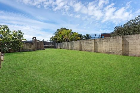 Photo of property in 6 Glenvil Lane, Te Atatu Peninsula, Auckland, 0610