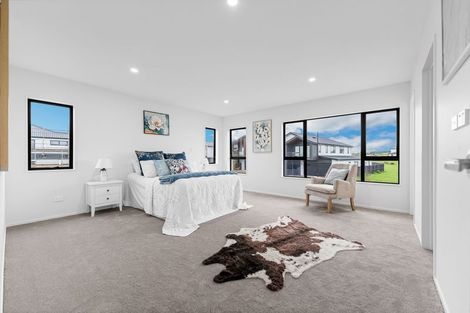 Photo of property in 11 Seagreen Avenue, Rosehill, Papakura, 2113
