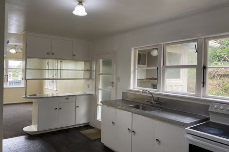 Photo of property in 2 Horokiwi Road West, Newlands, Wellington, 6037