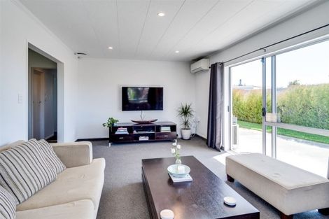Photo of property in 28 Tait Drive, Greenmeadows, Napier, 4112
