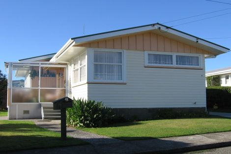 Photo of property in 8 Pauline Way, Paparangi, Wellington, 6037