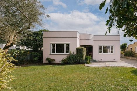 Photo of property in 21 Winston Avenue, Hokowhitu, Palmerston North, 4410