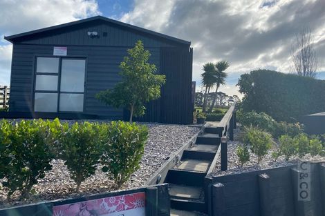 Photo of property in 206 Waitakere Road, Waitakere, Henderson, 0782