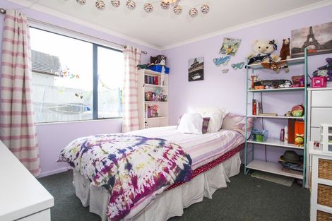 Photo of property in 18 Wallace Road, Ranui, Auckland, 0612