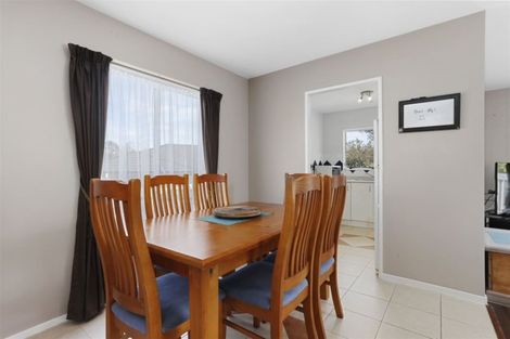 Photo of property in 2/47 Sungrove Rise, Sunnyvale, Auckland, 0612