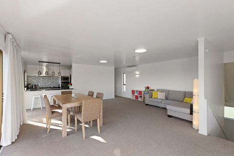 Photo of property in 53 Island Bay Road, Beach Haven, Auckland, 0626