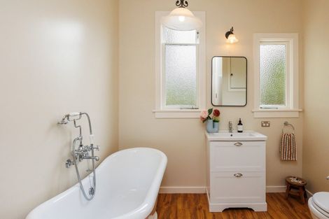 Photo of property in 11 Elmira Avenue, Hokowhitu, Palmerston North, 4410