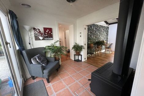 Photo of property in 12 Elmslie Road, Pinehaven, Upper Hutt, 5019