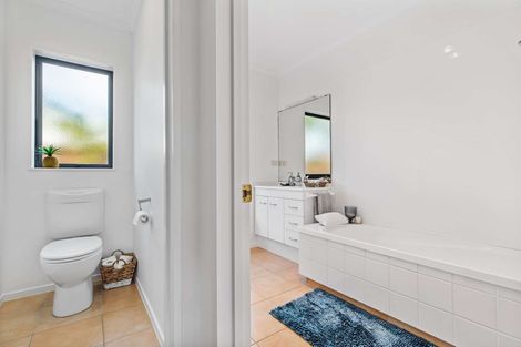 Photo of property in 9 Croftview Road, Wattle Downs, Auckland, 2103