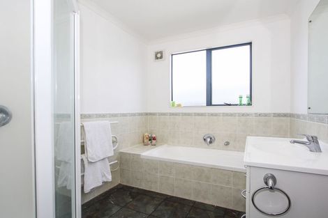 Photo of property in 18 Wallace Road, Ranui, Auckland, 0612